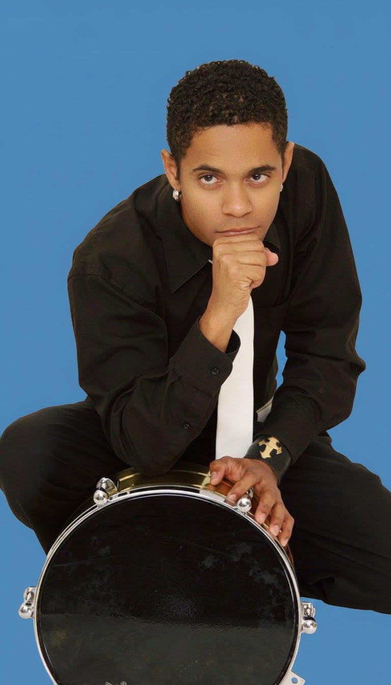 Leandro Mena – Queen Selena performer